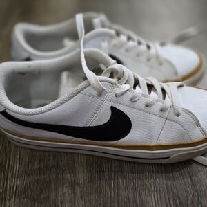 Men's White and Black Nike Legacy